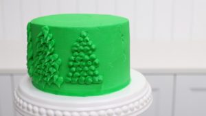 pipe a christmas tree with a medium round piping tip 5 Christmas Cake Decorating Ideas