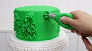 piping christmas trees with a 1M piping tip 5 Christmas Cake Decorating Ideas