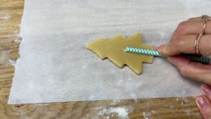 press straw into back of cookie before baking to make a cake topper 5 Christmas Cake Decorating Ideas