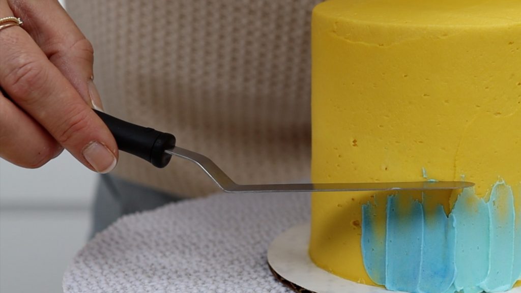 scrape mistakes off frosting with offset spatula 5 Minute Cake Decorating Spatula Painting