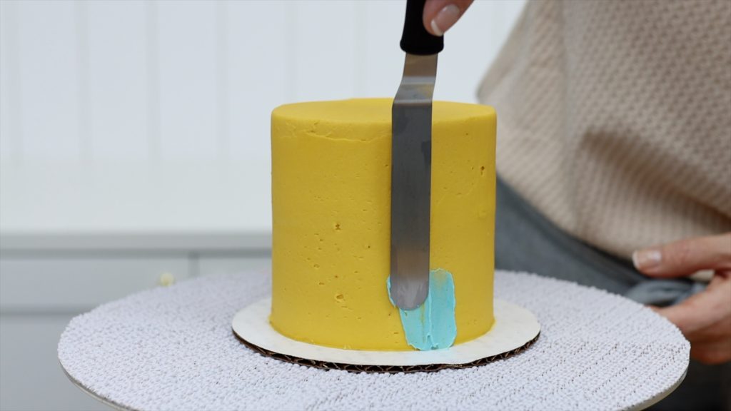 spread buttercream onto cake with offset spatula 5 Minute Cake Decorating Spatula Painting