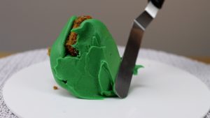 spread frosting over christmas tree shaped cupcakes 5 Christmas Cake Decorating Ideas