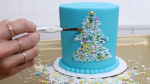 tidy up stencil outline with toothpick or paintbrush for neat outline 5 Christmas Cake Decorating Ideas