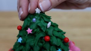 use sprinkles to add ornaments to christmas tree cupcake cake topper 5 Christmas Cake Decorating Ideas