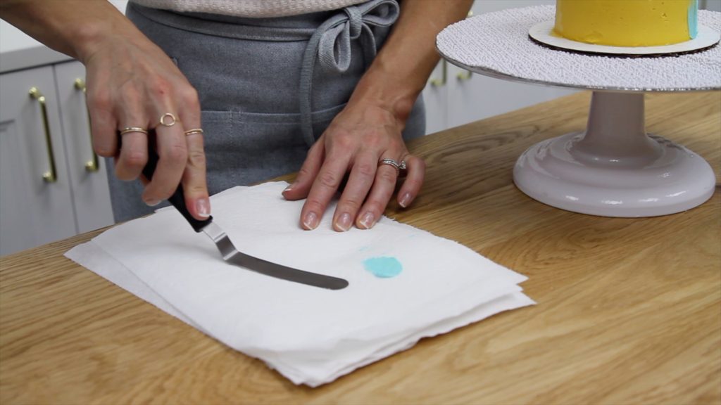 wipe offset spatula on towel or paper towel between colours 5 Minute Cake Decorating Spatula Painting