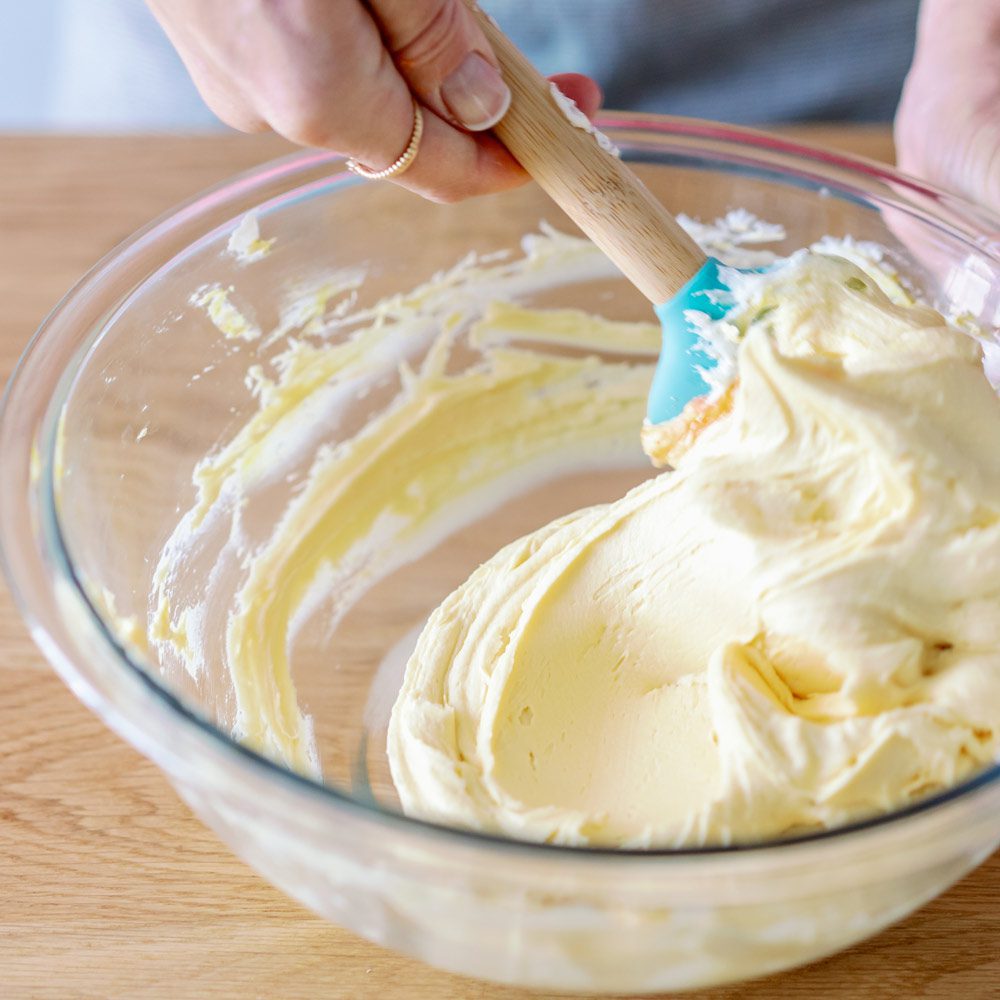 Perfect your buttercream frosting with private coaching | British Girl Bakes