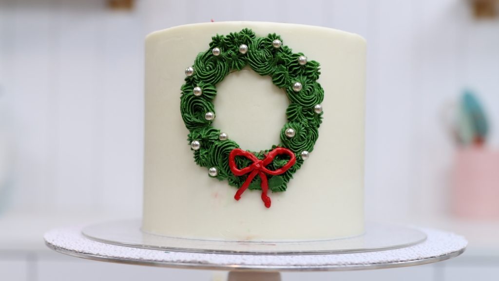 piped wreath cake using a cookie cutter 11 BAKERY SECRETS for Cake Decorating