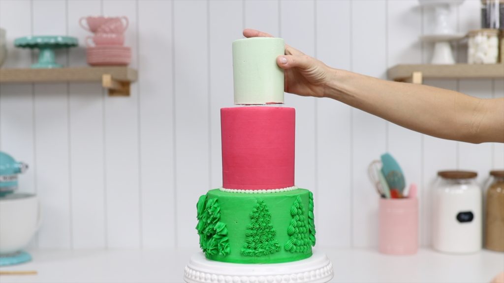 using a cake dummy for a three tier cake 11 BAKERY SECRETS for Cake Decorating