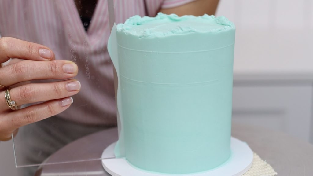 dinged cake comb makes grooves in frosting 15 Frosting Mistakes You're Making