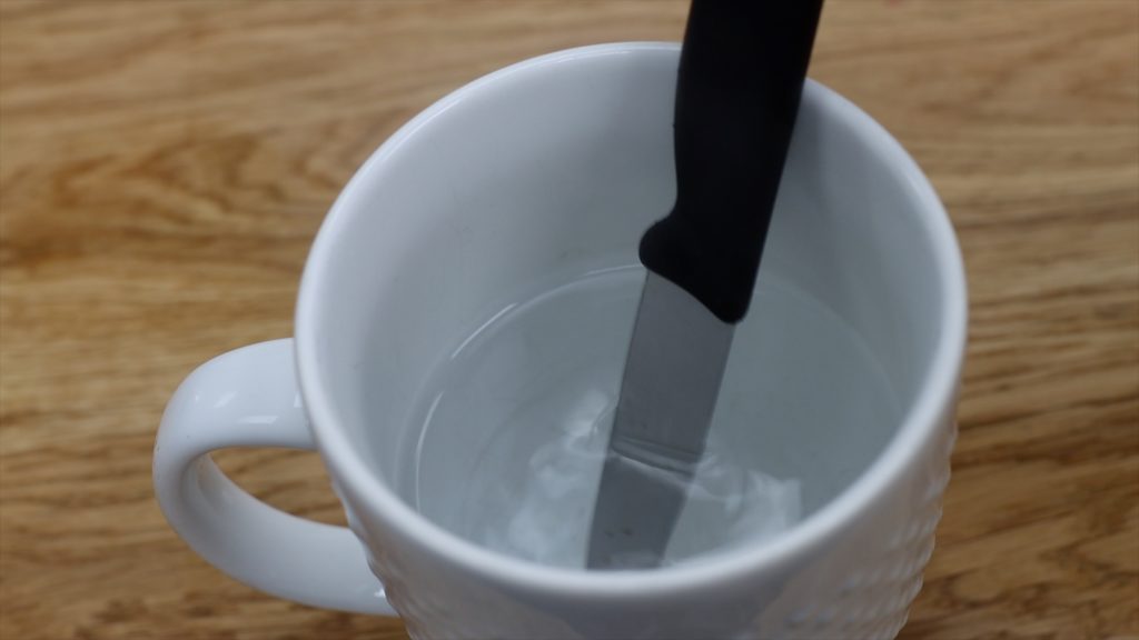 dip knife in hot water How To Get Sharp Frosting Edges With A Knife