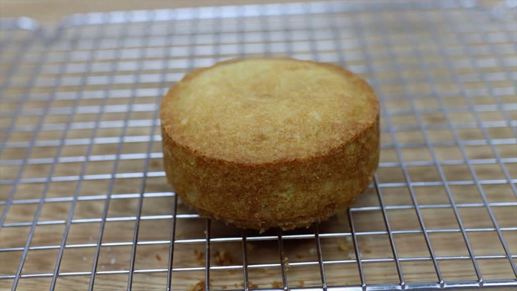 flat cake tops with lower oven temperature 8 Ways To Improve Your Cakes in 2022 | British Girl Bakes