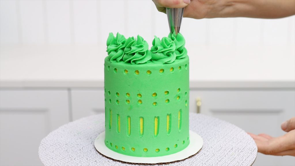 frosting swirls piped with a 1M star piping tip 8 Ways To Improve Your Cakes in 2022 | British Girl Bakes