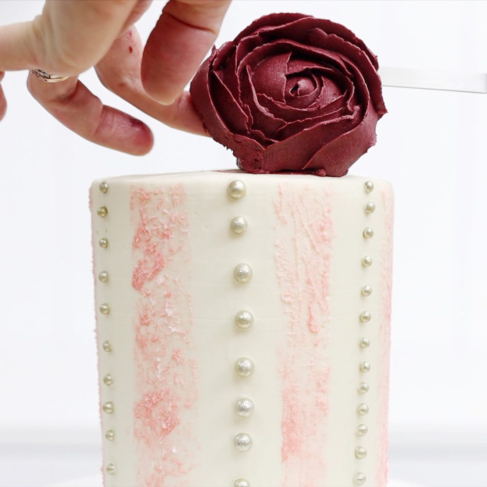 How to pipe buttercream flowers | British Girl Bakes