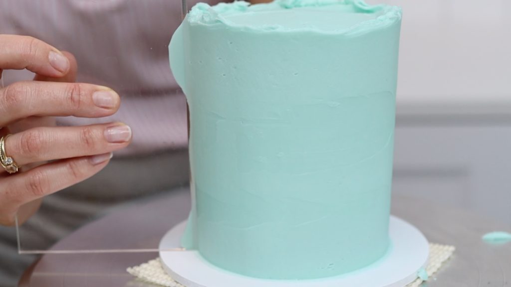 sand down the edge of cake comb to get smooth edge or buy a new one 15 Frosting Mistakes You're Making