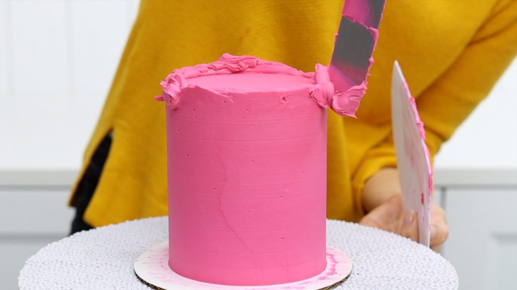 spread frosting up above the top edge of the cake to get sharp edges How To Get Sharp Frosting Edges With A Knife