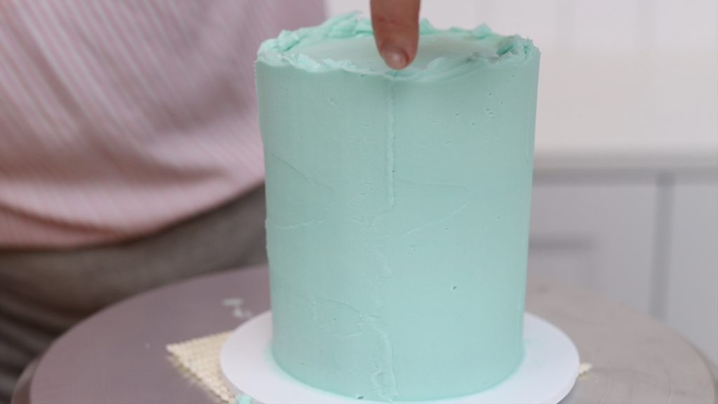 wipe cake comb after each scrape for smooth frosting without these seams 15 Frosting Mistakes You're Making