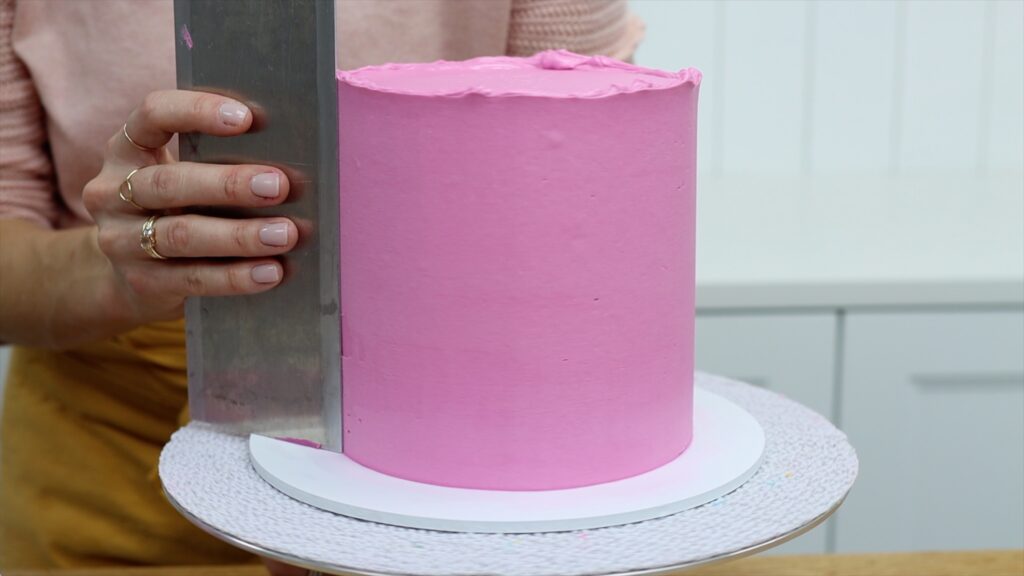 how to ice a straight cake so it doesn't lean | British Girl Bakes