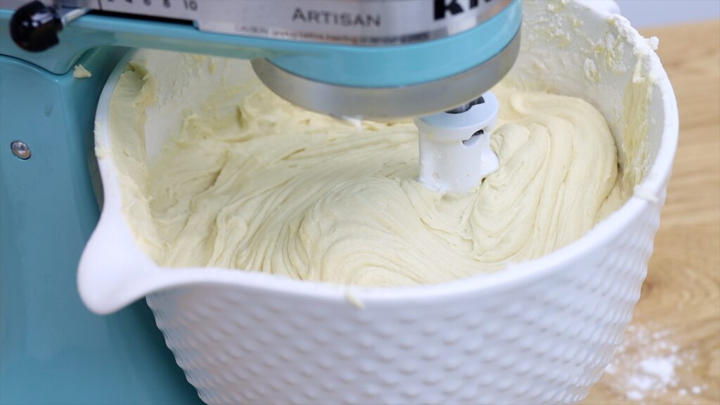 dont-over-mix-cake-batter-5-Baking-Mistakes-and-how-to-avoid-them-british-girl-bakes