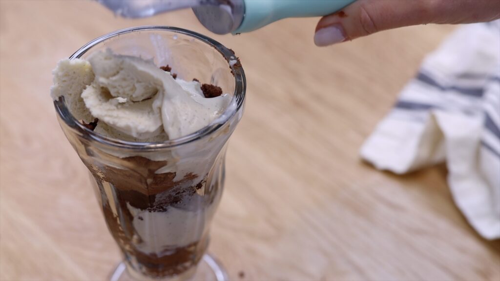 how to make an ice cream sundae with cake scraps