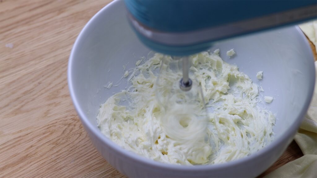 how to make cream cheese frosting British Girl Bakes