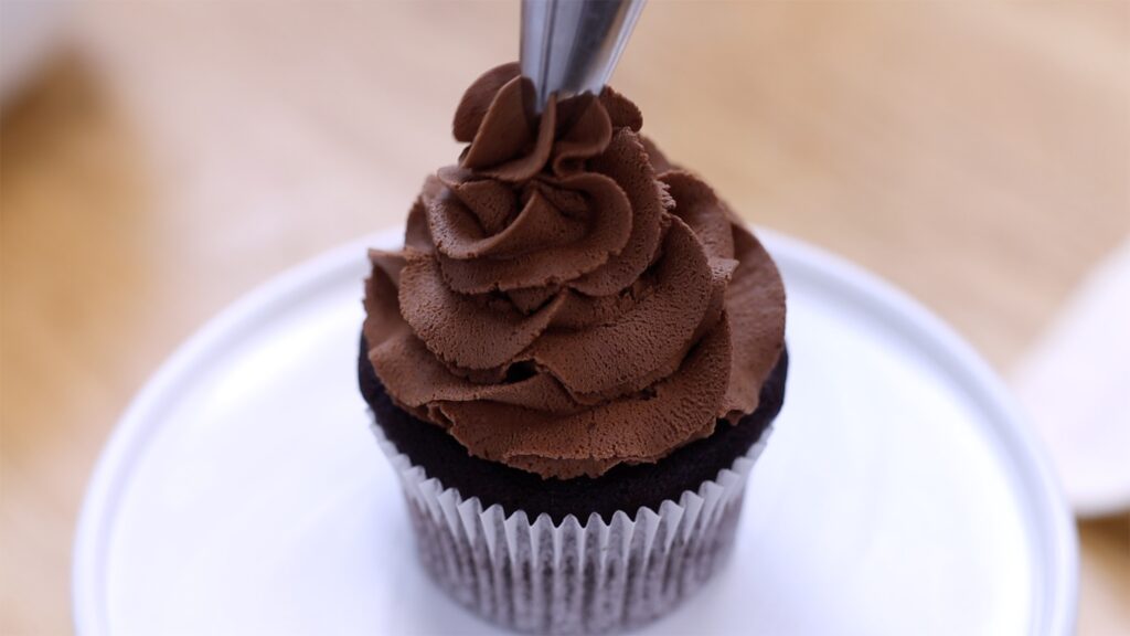 how to make ganache frosting for cupcakes and 4 desserts