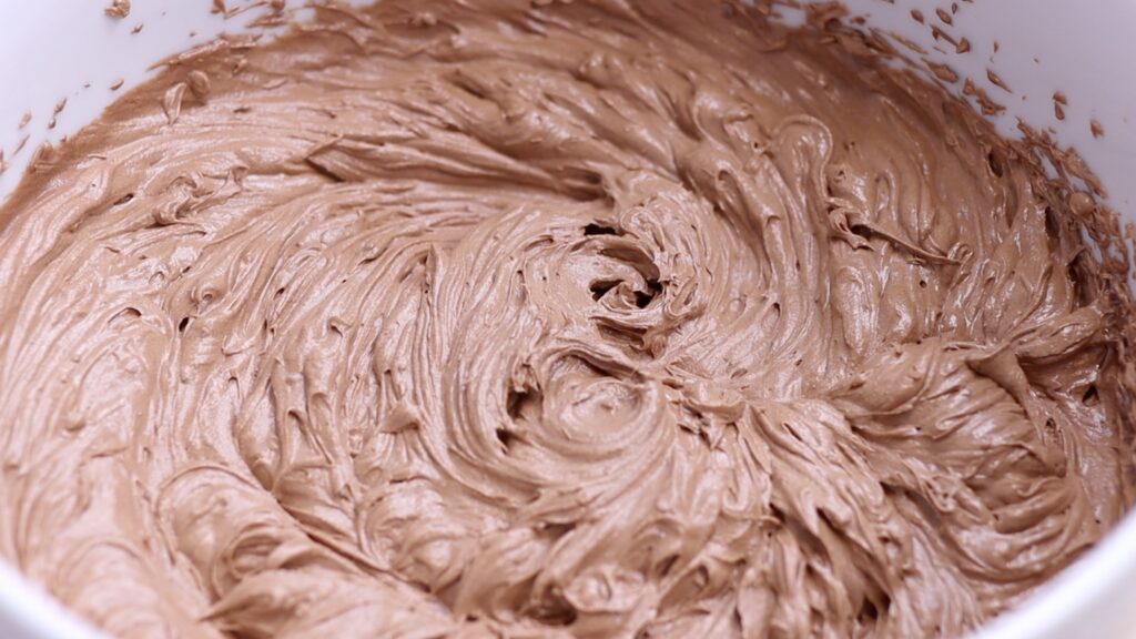 how to make ganache frosting for cupcakes and cakes and 4 desserts