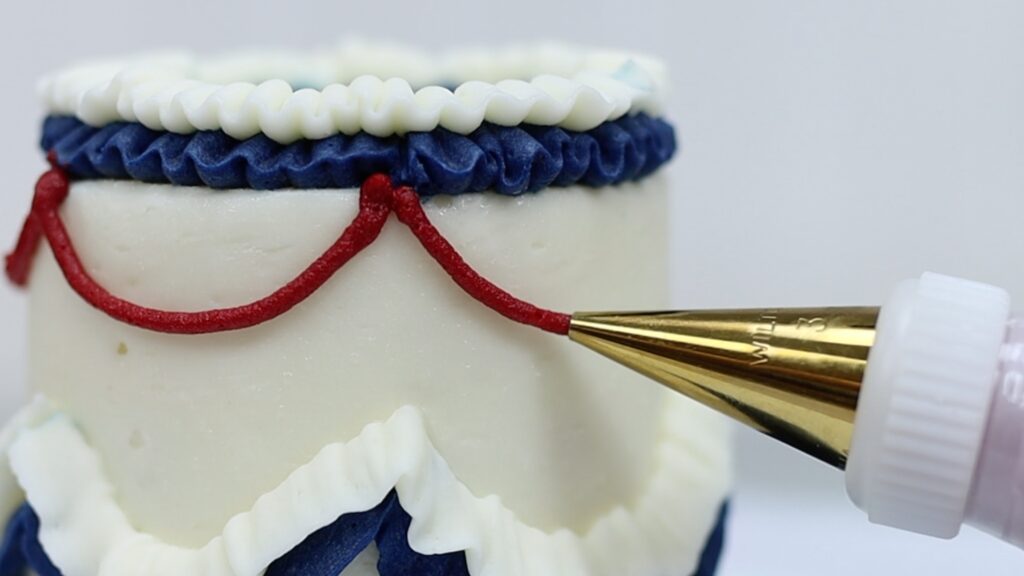 how ot pipe lines onto a vintage cake Red White Blue Cakes