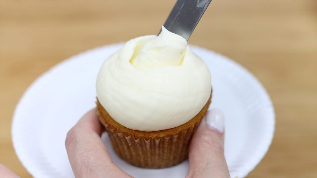 how to add filling to cupcake frosting