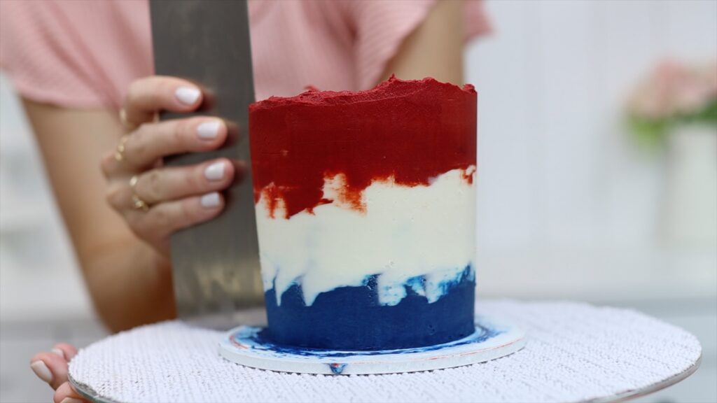 how to decorate a Red White and Blue Cake with buttercream frosting