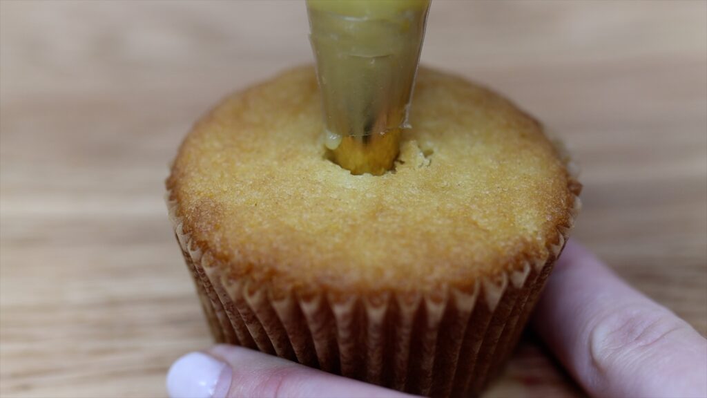 how to fill cupcakes with piping bags with 6 easy fillings lemon curd