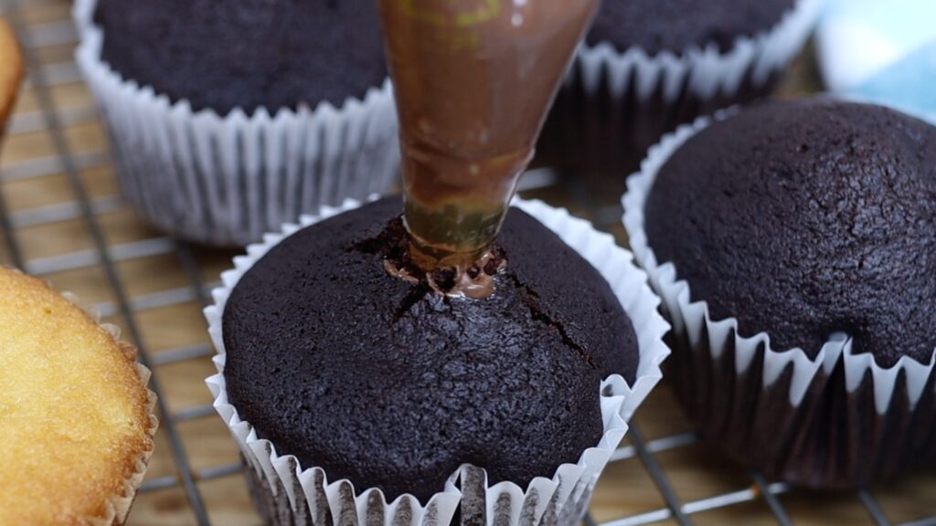 how to fill cupcakes with piping bags with 6 easy fillings nutella