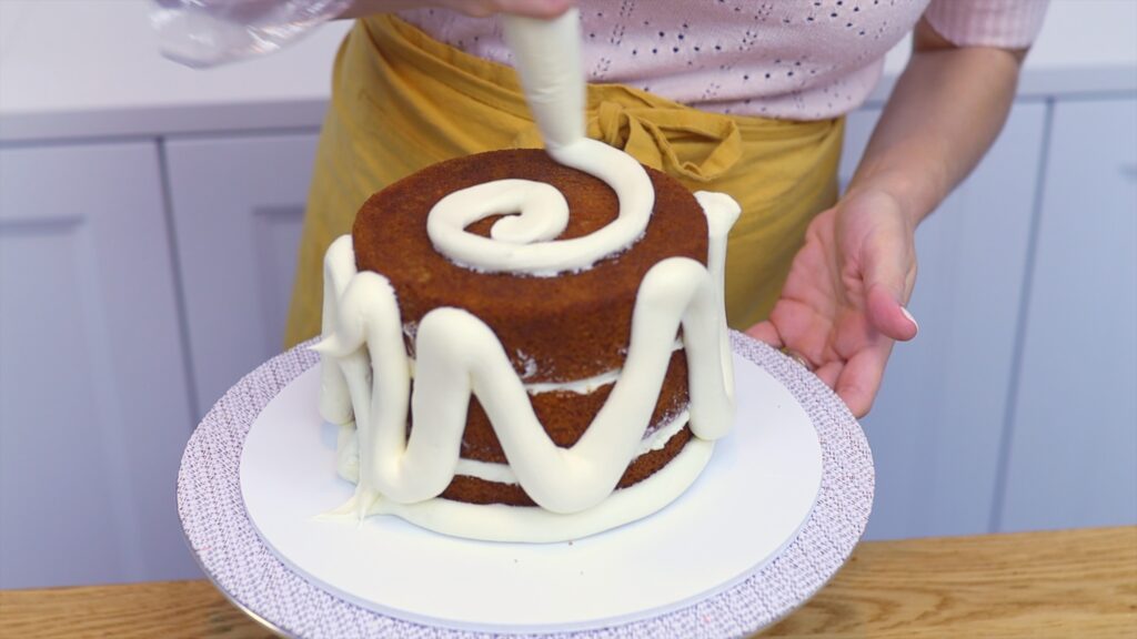 how to frosting a cake with piping bags 15 PIping Hacks for Cake Decorating