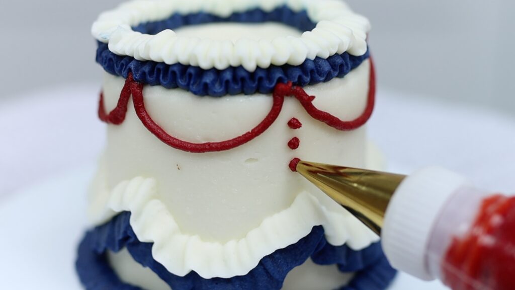 how to make a vintage cake with piping Red White Blue Cakes