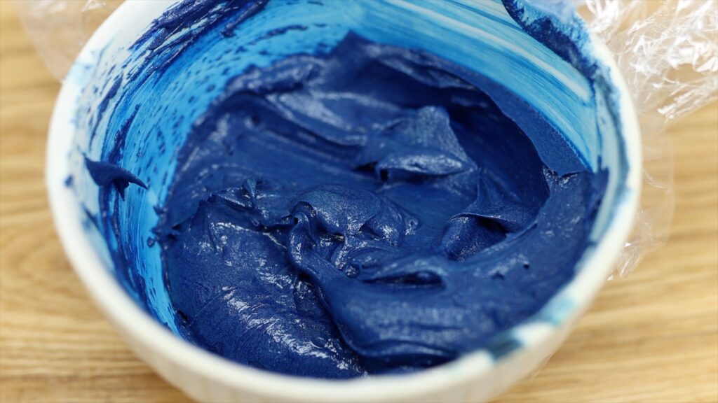 how to make dark blue buttercream frosting for cakes