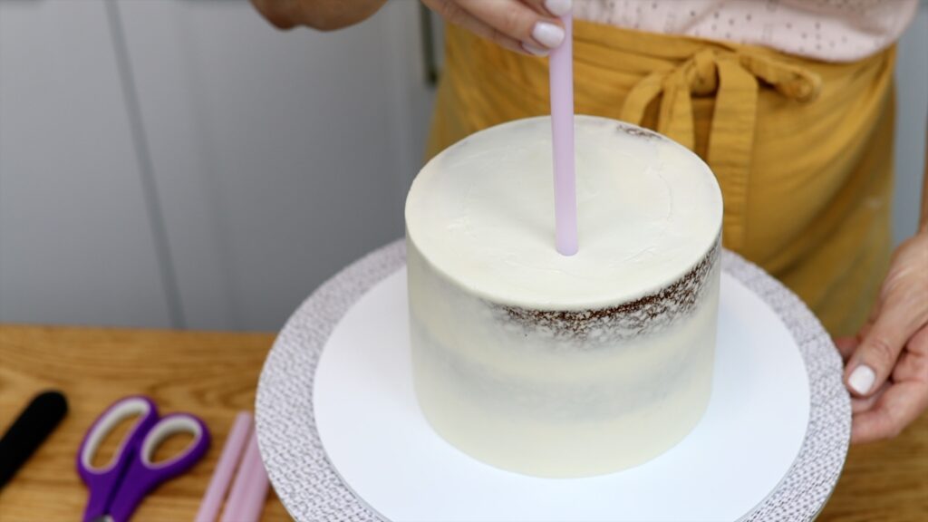 how to stack a tier cake with straws secret tool