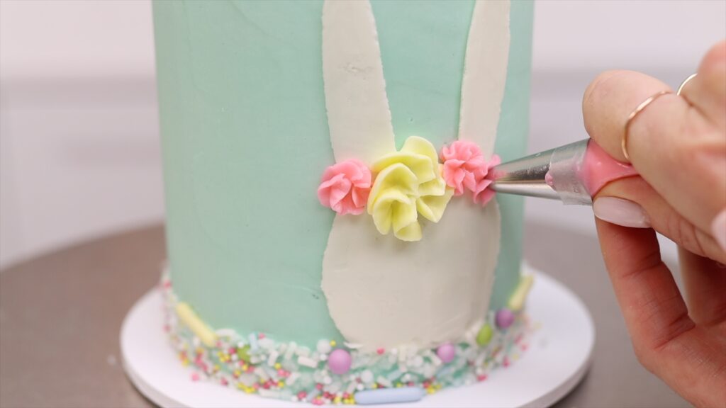 how to use leftover buttercream to pipe on cakes 15 PIping Hacks for Cake Decorating