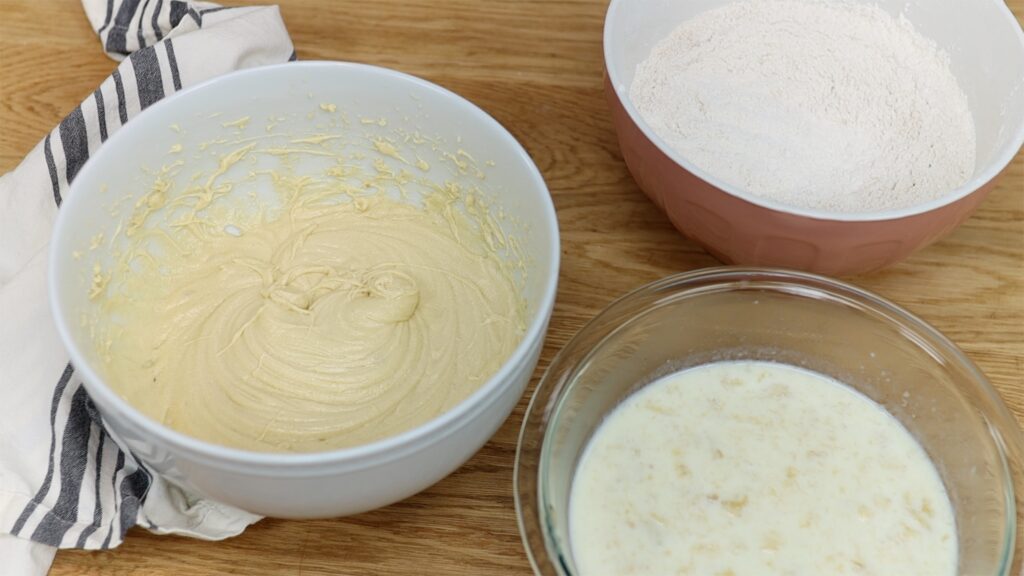 alternate dry and wet ingredients for banana cake batter