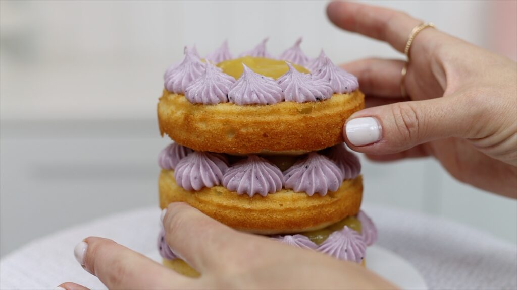 how to assemble a naked lemon and blueberry cake