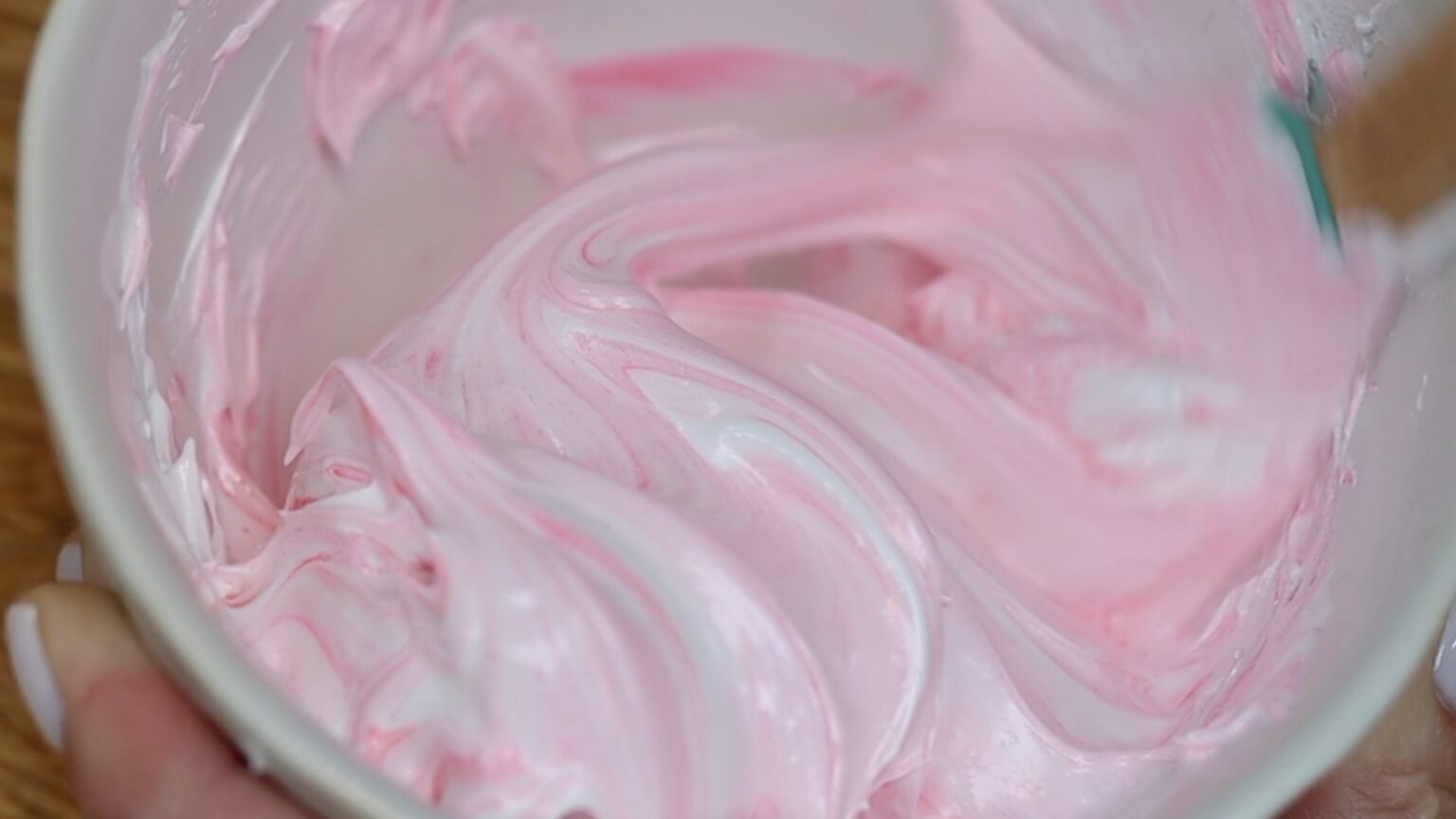 How to Make Meringues for Cake Decorating British Girl Bakes