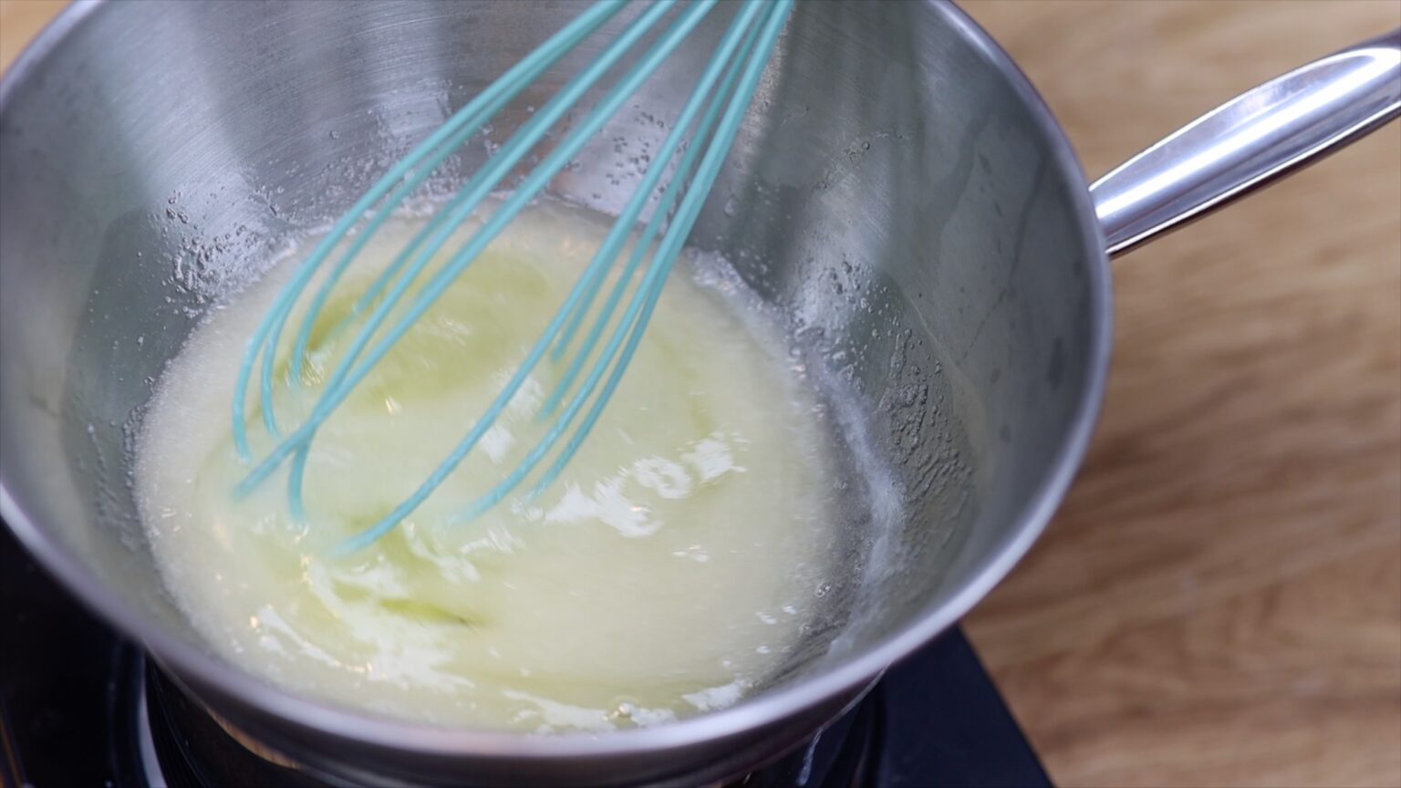 How to Make Meringues for Cake Decorating British Girl Bakes