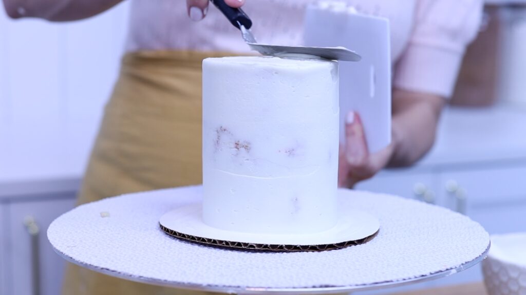 how to crumb coat a cake before frosting it