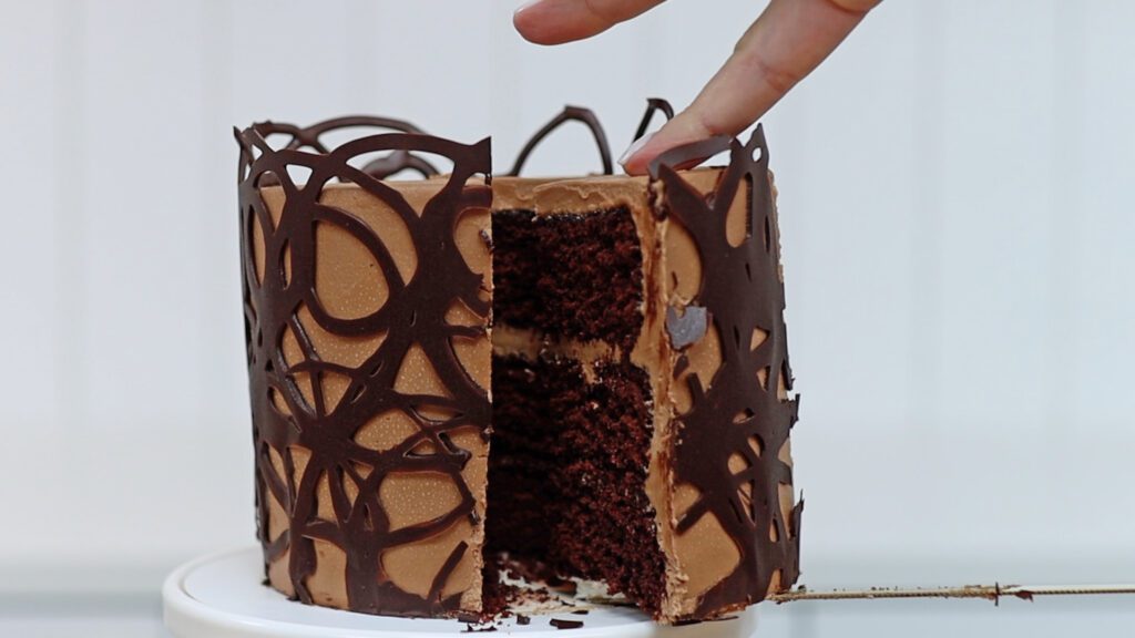 how to cut a chocolate collar cake