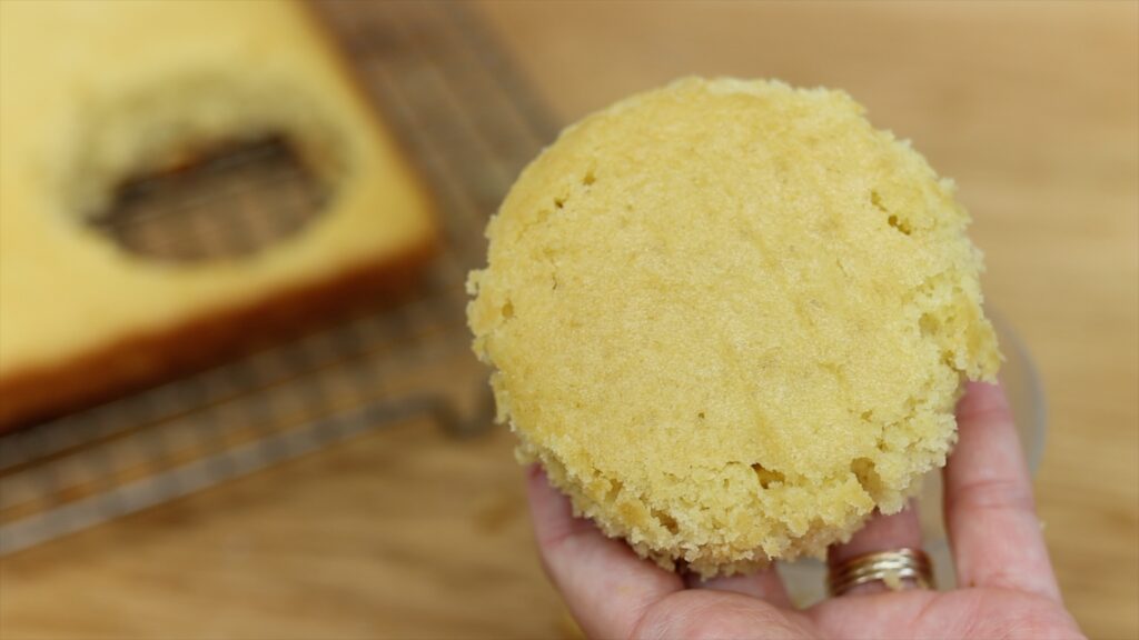 how to cut cakes out of a sheet cake for lunchbox cakes