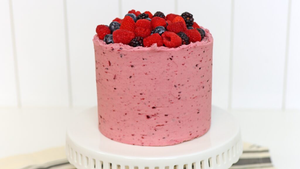 how to decorate a cake with berries on top