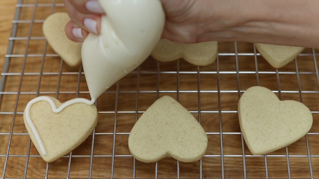 how to decorate cookies with buttercream