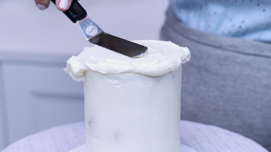 how to get smooth frosting on top of a cake