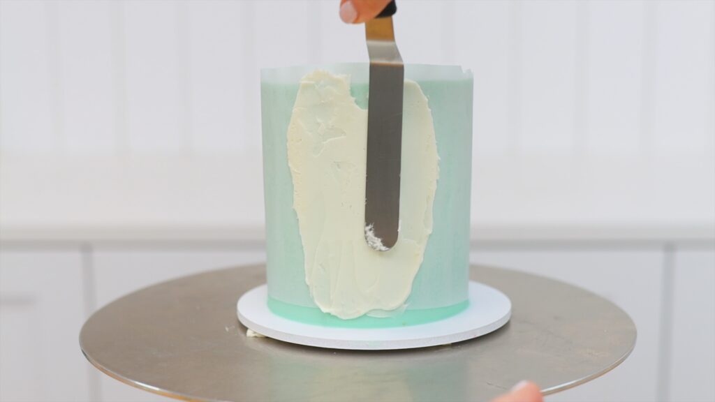 how to make a silhouette on a cake with parchment paper