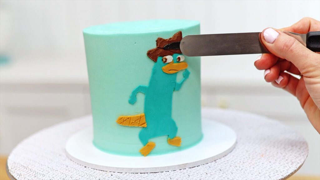 how to make buttercream characters on cakes