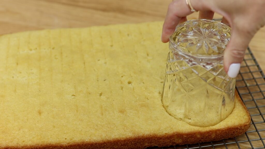 how to make lunchbox cakes out of sheet cakes