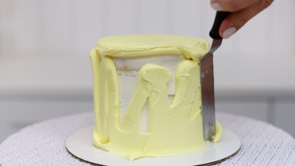 how to pipe frosting onto cakes to save time